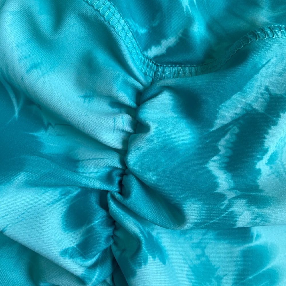 NWT! ABS2B Tie-Dye Scrunch Booty Crop Tights in Teal - Picture 7 of 11